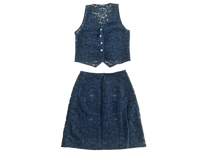 Conjunto de Top e Saia Chanel em Renda e Botões de Strass Preto