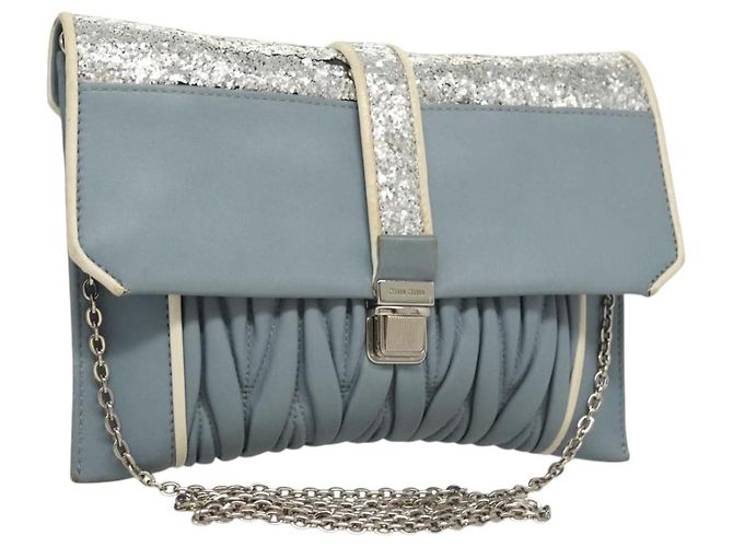 Bolsa de ombro de couro Matelassé Miu Miu com corrente, azul claro Auth 121929