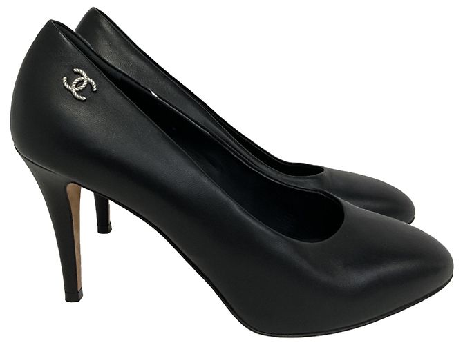 Classique Pompes à plateforme cachée Chanel CC en cuir noir