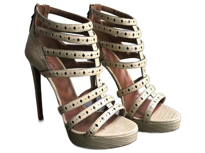 Décolleté Alaïa in pelle beige e nera