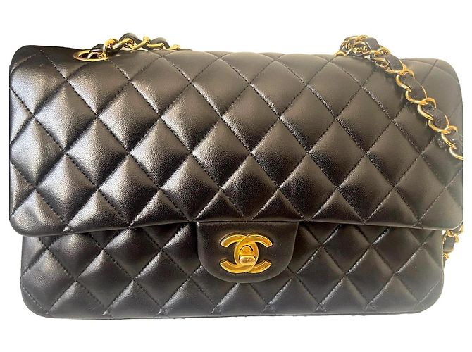 Timeless Bolsa Chanel Rabat Preta Matelassé em Couro Preto