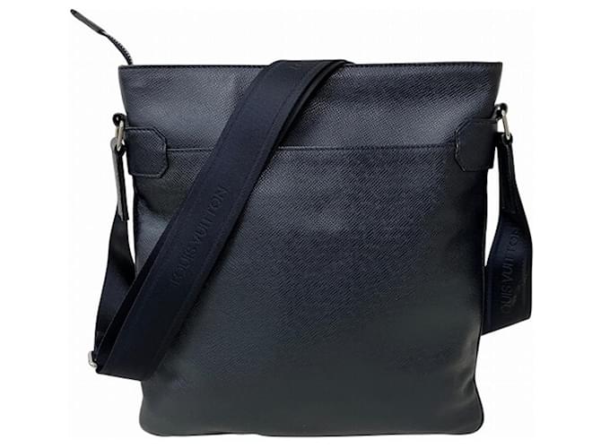 Louis Vuitton Taiga Sasha M32712 Shoulder Bag Navy blue Leather  ref.2226556