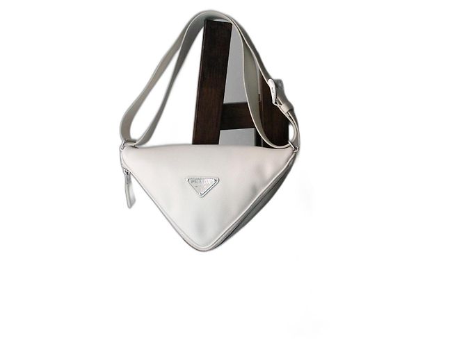 Bolsa de mão Prada Triangle em couro branco