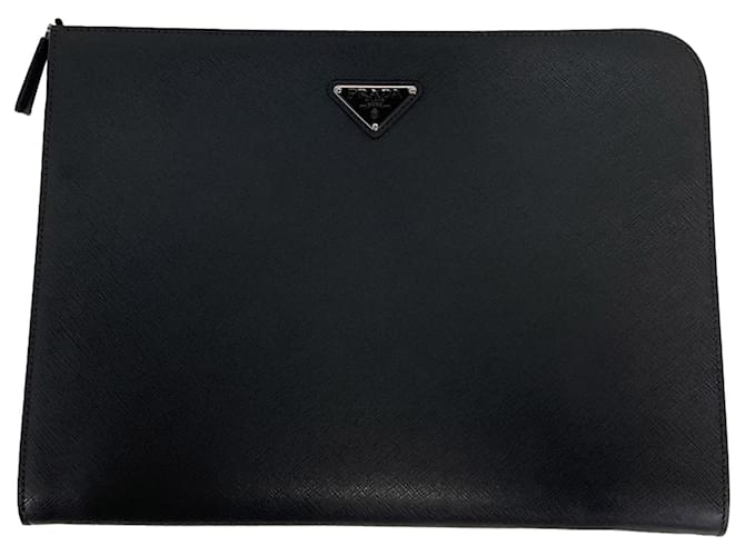 Saffiano  Prada Logo Plaque Zipped Clutch Bag in Black Leather  ref.2227519