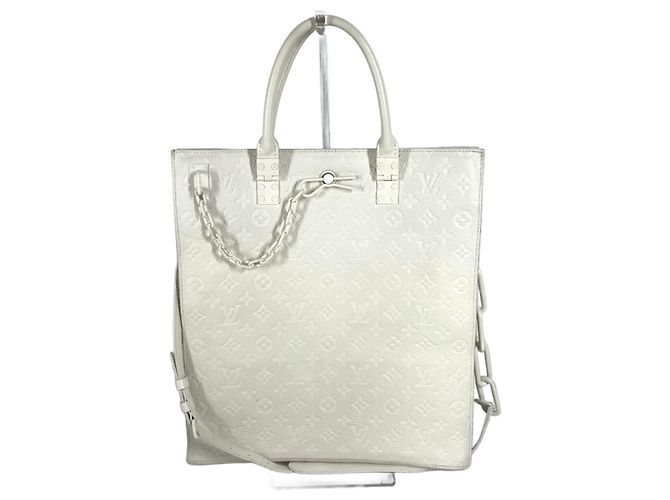 Bolso Sac Plat en Taurillon Monogram Louis Vuitton Blanco