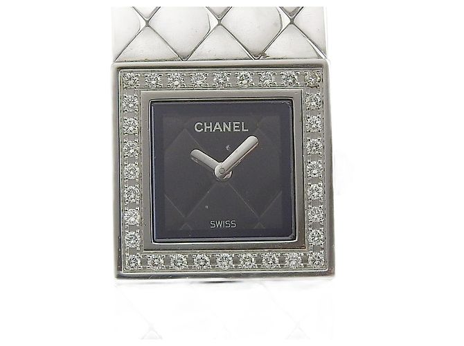Reloj Chanel Matelassé con bisel de diamantes