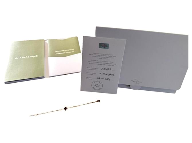 Van Cleef & Arpels Dolce Alhambra di corniola Gold hardware 