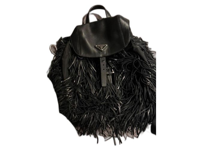 Zaino Prada nero con frange in pelle