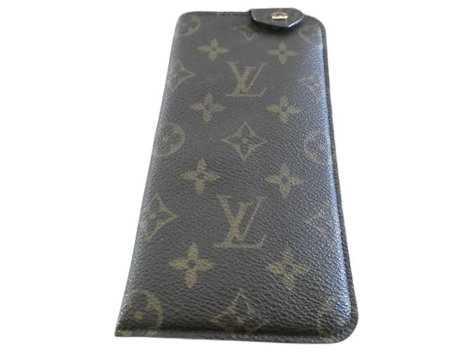 estuche de gafas Louis Vuitton Castaño