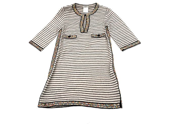 Classique Chanel Robe en cachemire mini IT 34 noir et blanc