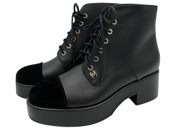 Chanel Botas planas de cuero y terciopelo CC 41 negras Negro