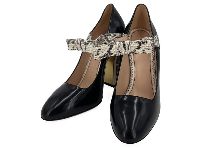 Gucci Mary Jane Leather & Exotic Strap Pump 39 Black & White