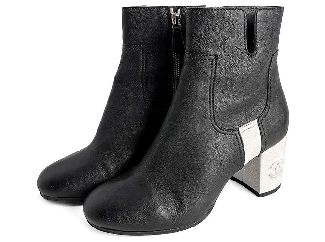 Timeless Chanel Botas de tornozelo plataforma em pele de cabra e vitela, tamanho 39, preto e branco
