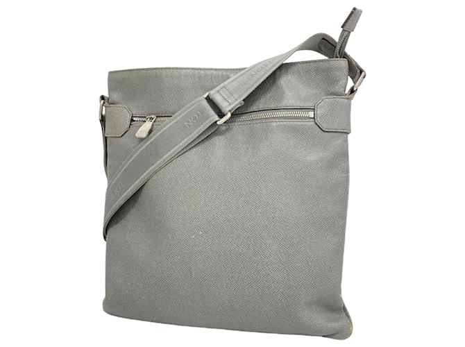 Louis Vuitton Taiga Sasha Shoulder Bag  ref.2236316