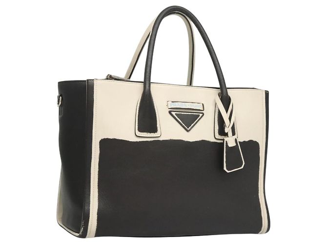 PRADA Bolsa de mão de couro preto e branco Auth 122125