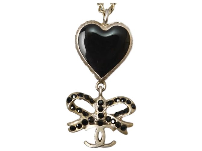Collar colgante de cinta en forma de corazón Coco CC de Chanel Negro Plata