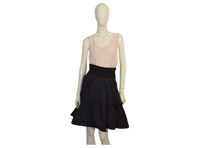 NWT Moncler Minirock aus schwarzem Nylon mit Chiffonlagen und Rüschen, elastischer Taillengröße 44