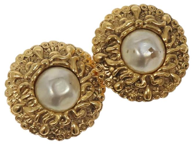 CHANEL Earring metal Gold CC Auth bs25961 Golden