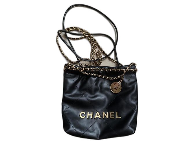 Bolsa Chanel 22 mini preta de couro Preto