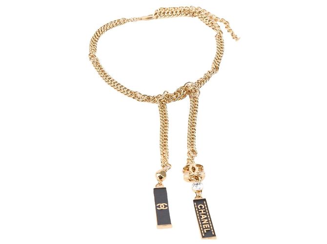 Colar de corrente com nó Chanel dourado