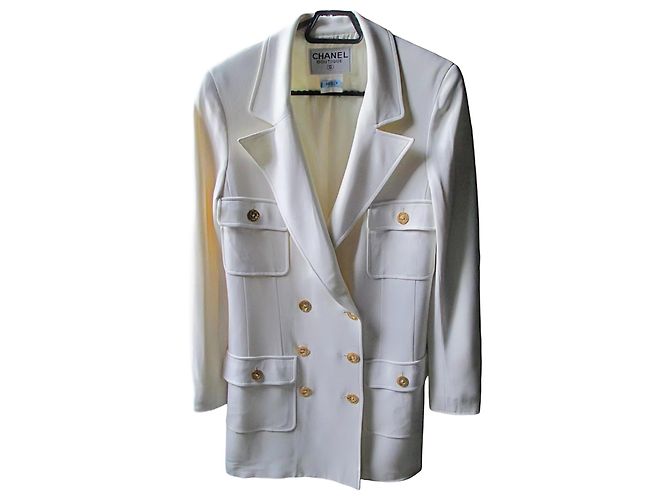 Giacca Lunga Bianca Chanel con Bottoni Dorati Bianco