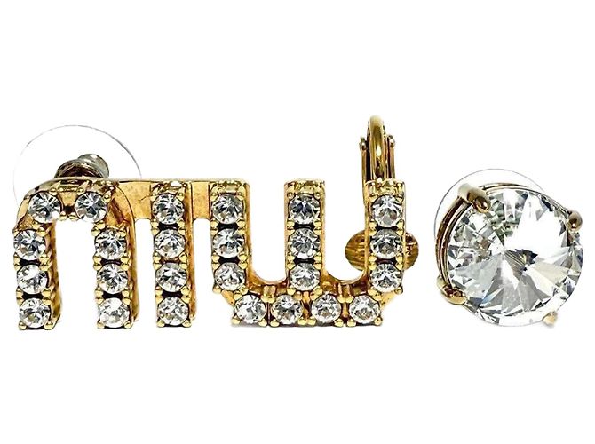 Orecchini asimmetrici con logo Miu Miu per donne