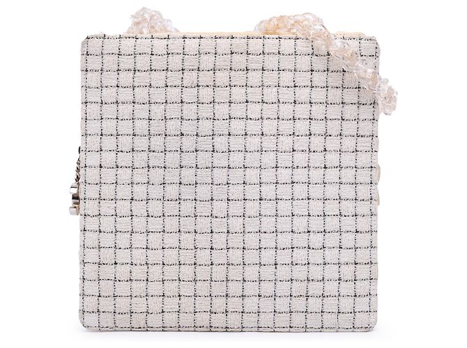 Bolsa de compras pequena com zíper em tweed e resina branca da Chanel