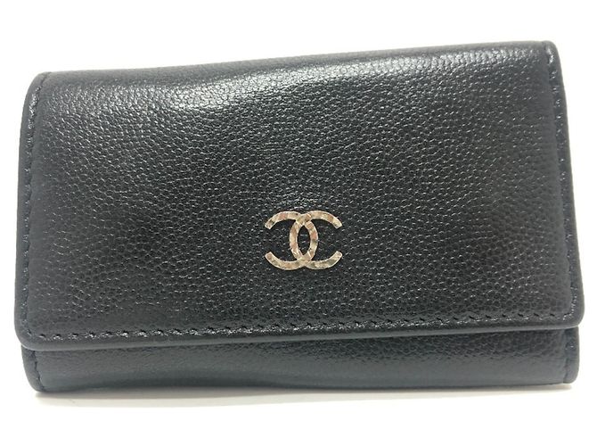 Chaveiro de couro preto Chanel