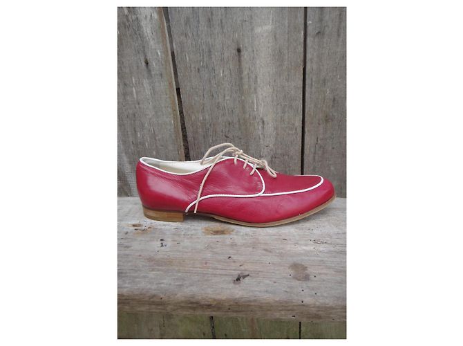 Carel Derbys aus rotem Lammleder