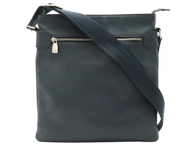 Louis Vuitton Taiga Sasha Shoulder Bag M32629 Blue Leather  ref.2263761