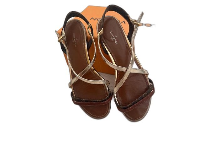 Louis Vuitton Sandalen aus Leder Braun