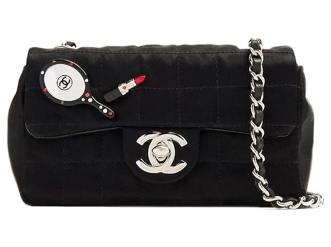 Bolsa de batom mini em cetim preto Chanel