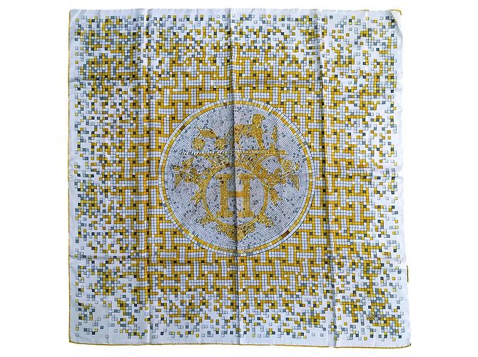 Hermès Sciarpa di Seta Mosaico al 24 Gialla Giallo