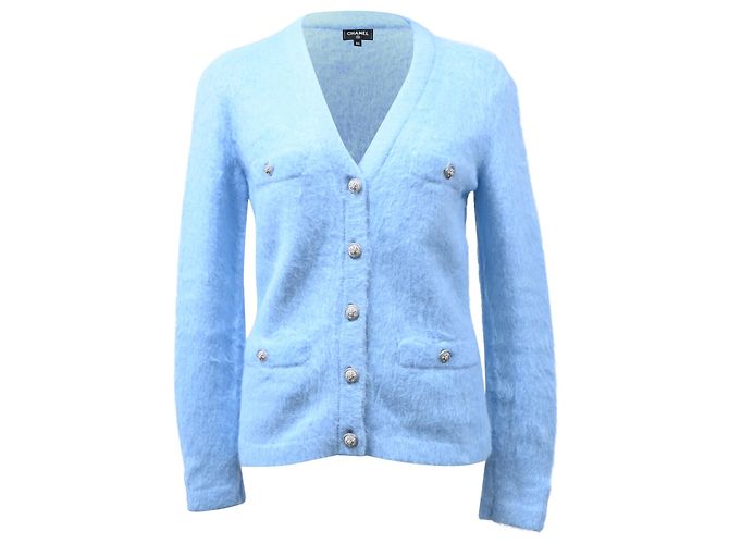 Timeless Chanel-Cardigan mit Knöpfen aus hellblauem Kaschmir