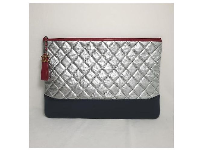 CHANEL Gabrielle Clutch Groß (1175670) Silber