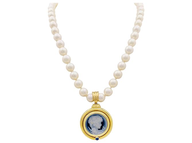 Autre Marque Collar de oro amarillo, perlas cultivadas, camafeo de ónice.