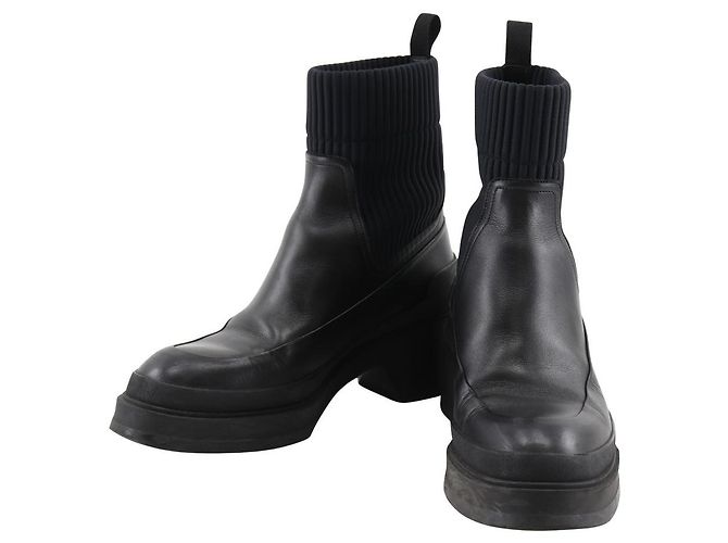 Hermès Botas curtas de tornozelo caneladas Hermes pretas Preto