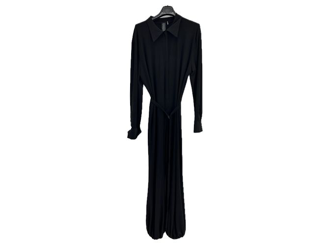 Norma Kamali Schwarzer Jumpsuit mit Gürtel