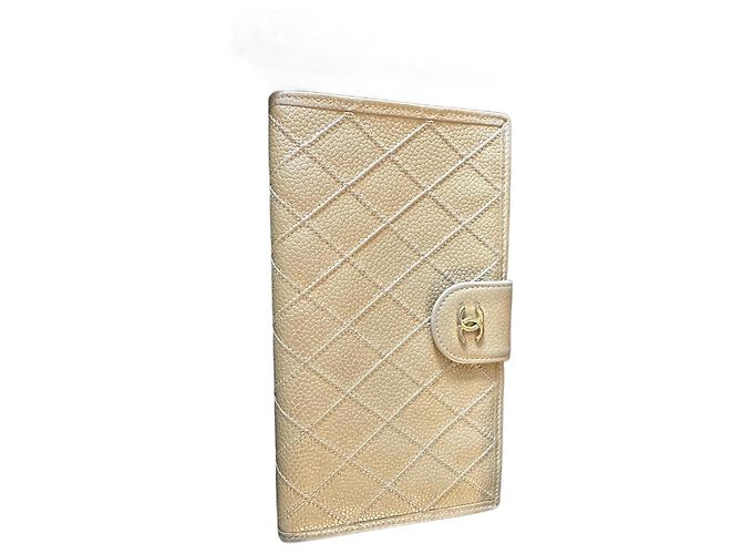 Portafoglio lungo Chanel giallo in pelle caviar