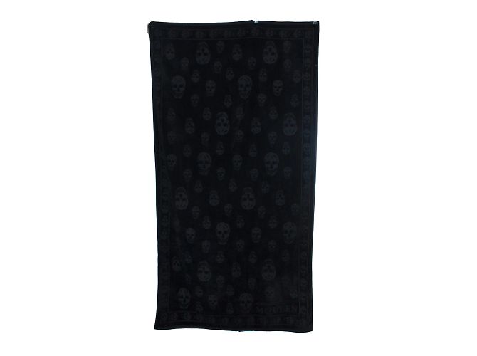 Toalla de playa Skull Alexander McQueen en negro