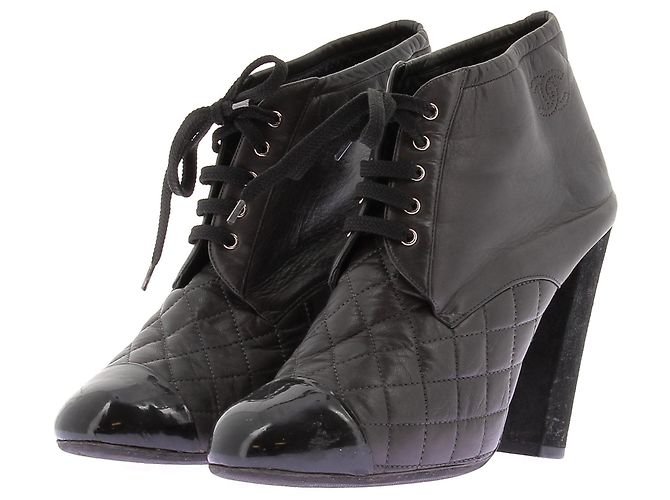 Chanel Leder-Stiefeletten mit Absatz Schwarz