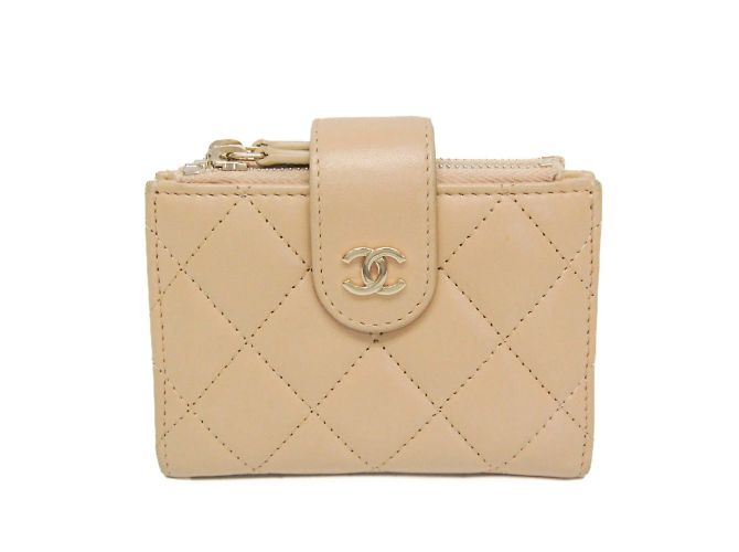 Billetera compacta Chanel Matelassé para tarjetas y monedas Beige