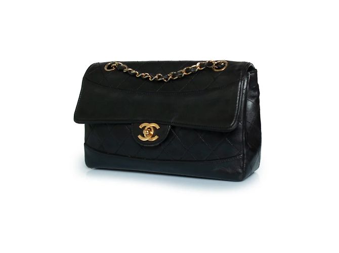 Chanel, sac à rabat classique en noir