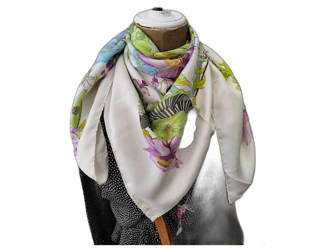 Hermès Silk scarves Multiple colors  ref.2315219