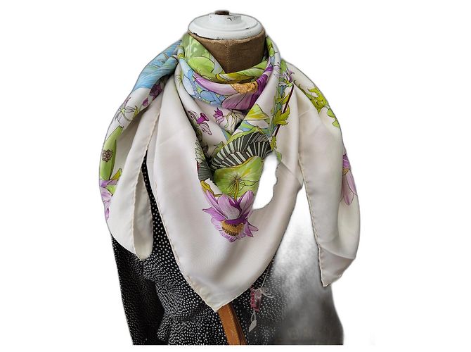 Lenço de seda Hermès Sarasyatî 90x90 Multicor