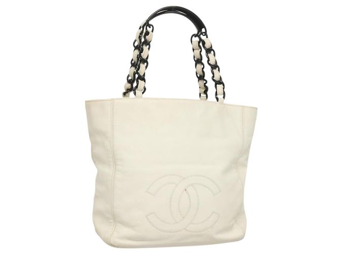 CHANEL Bolsa Tote com Corrente Couro de Cordeiro Branco CC Auth 128237