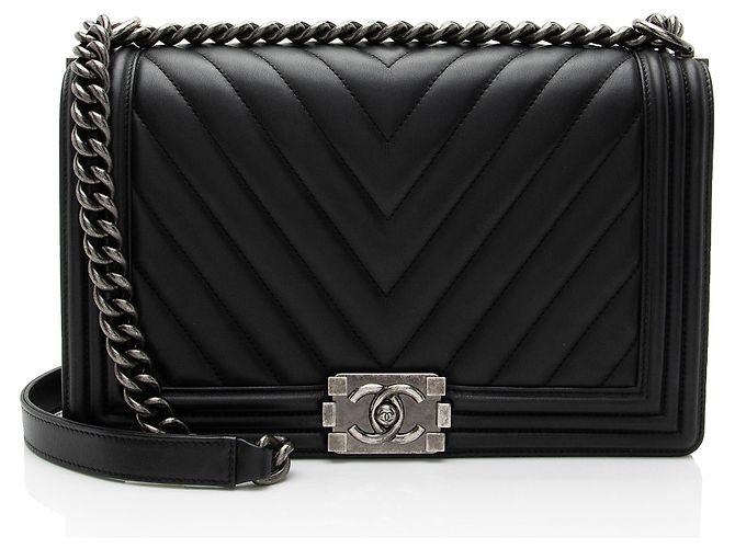 Bolsa Boy New Medium em couro de cordeiro Chevron da Chanel Preto