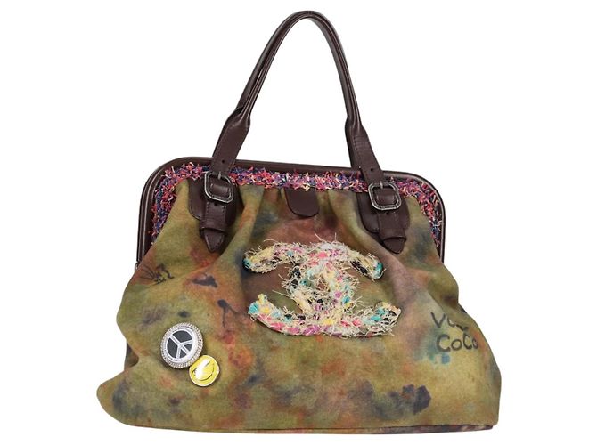 CHANEL Bolsa de mão em lona e couro bordada graffiti khaki CC Auth 127134SM Caqui