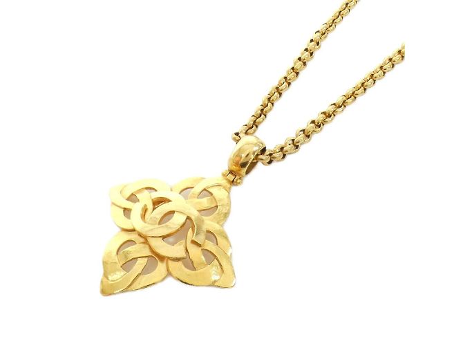 Collana Chanel oro con pendente D'oro