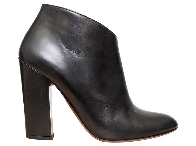 Botas de tornozelo Alaïa em couro preto com salto stiletto